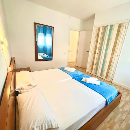 Grupos De 7 En Carlos Büigas Apartamento Salou